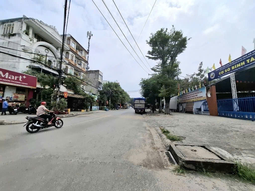 Nhà Mặt Tiền Trần Thanh Mại Bình Tân - DT: 340m2 ( 5m Nở 14m x Dài 42m ) - Chỉ Nhỉnh 20 Tỷ TL Mạnh Đang Ngộp Bank