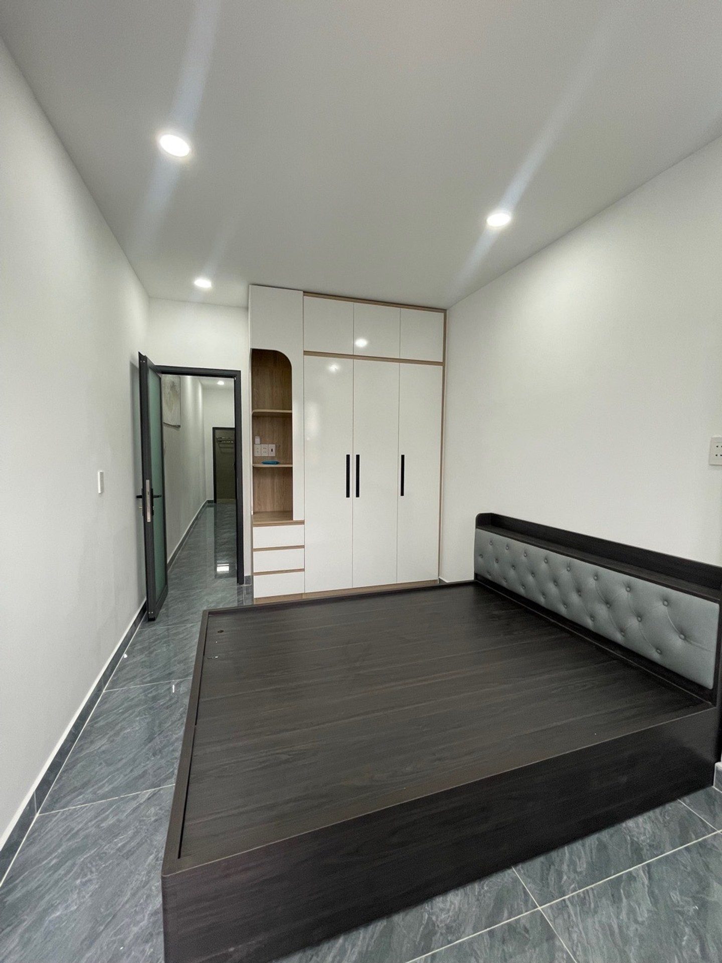 BÁN NHÀ TỈNH LỘ 10 KẾ KHU TÊN LỬA BÌNH TÂN 60M2 BTCT 4PN 5.37 TỶ FULL NỘI THẤT