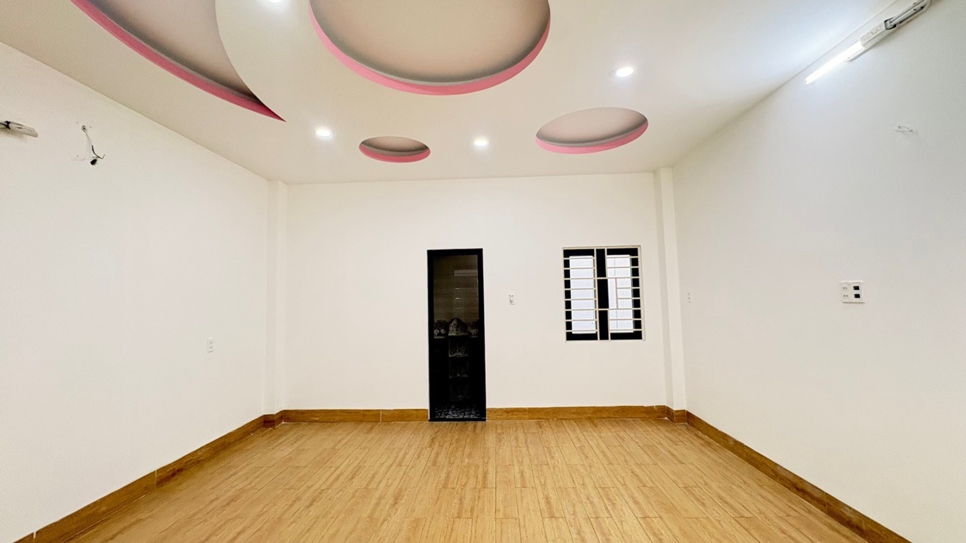 BÁN NHÀ TỈNH LỘ 10 BÌNH TÂN 84M2 5.4 TỶ 3 TẦNG HẺM 7M XE HƠI ĐẬU CỬA