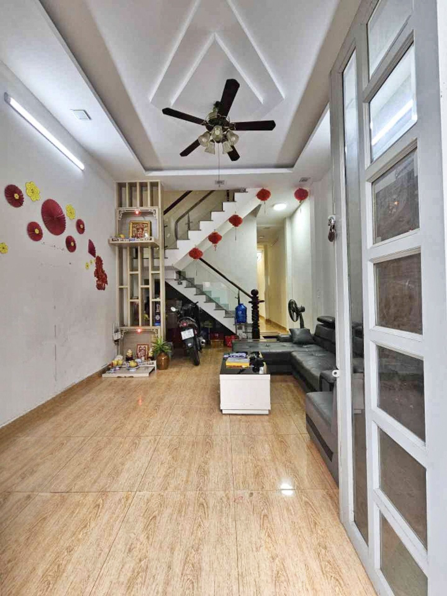 BÁN NHÀ KẾ KHU TÊN LỬA BÌNH TÂN 56M2 2 TẦNG BTCT 4PN 3.98 TỶ HXH 8M TẶNG NỘI THẤT CAO CẤP