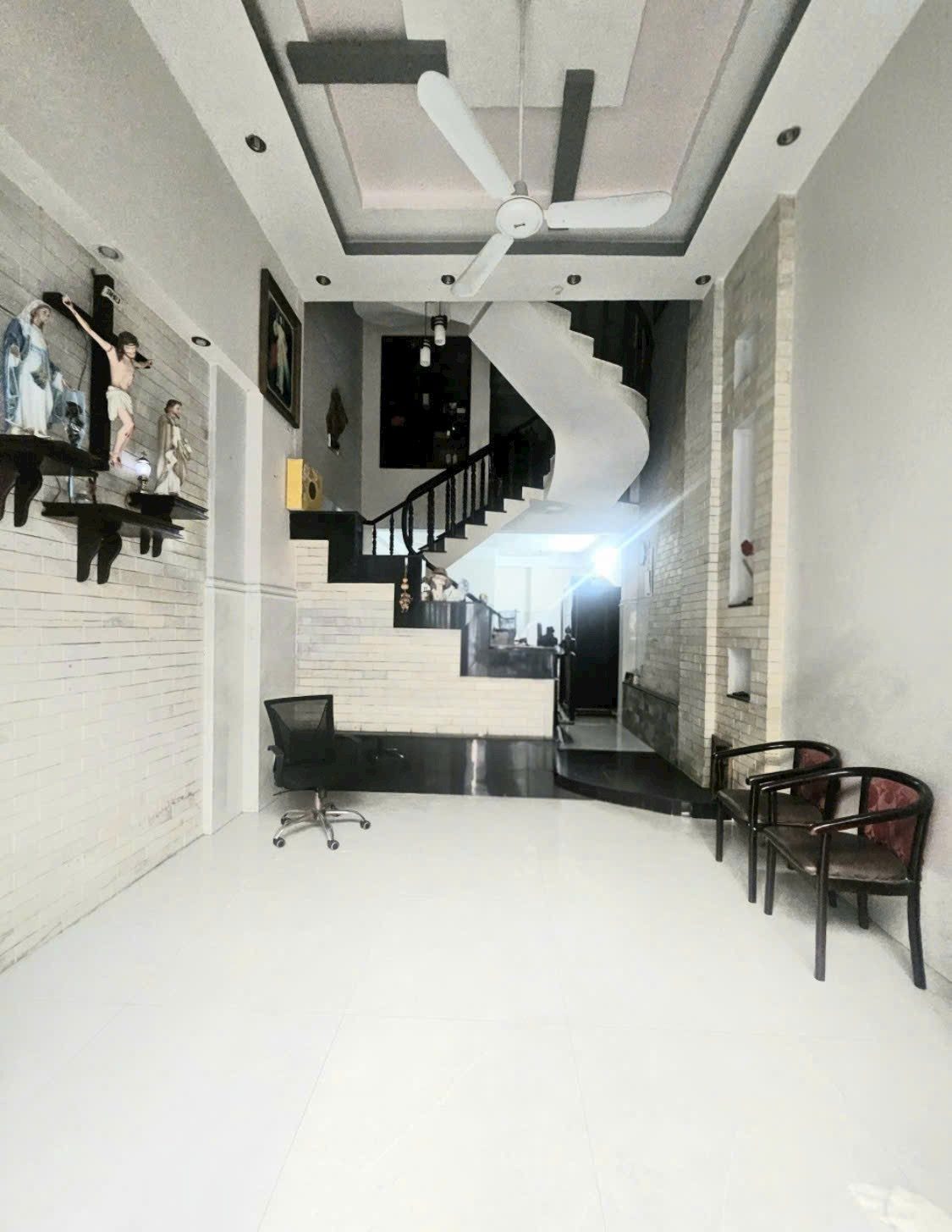M.T K.D NGUYỄN XUÂN KHOÁT - 4*14*4TẦNG - VUÔNG VỨC - HOÀN CÔNG ĐỦ - PHÁP LÝ SẠCH - CHÍNH CHỦ CHÀO 11T 

📞 Liên hệ xem ngay: 0902 106 911