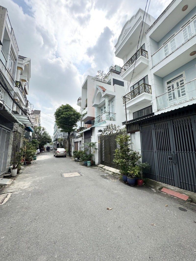 Bán nhà mới hẻm ô tô tránh, 2 lầu, 4x15m, 60m2 công nhận đủ, ngay Lê Văn Khương Q.12