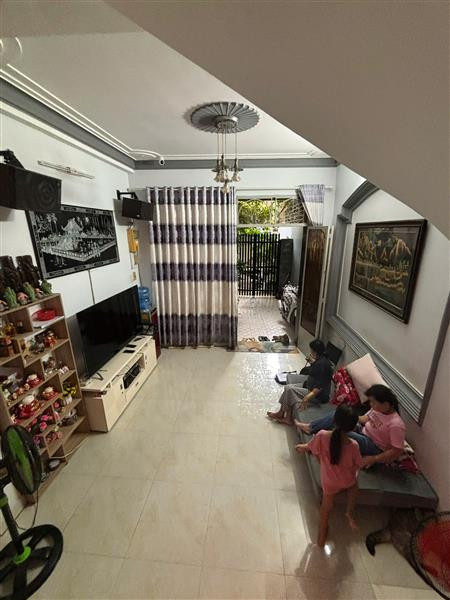 Nhà 60m2, 2 tầng ,ngay Đầm Sen, 3PN , gần Lũy Bán Bích, giá chỉ 5 tỷ 250