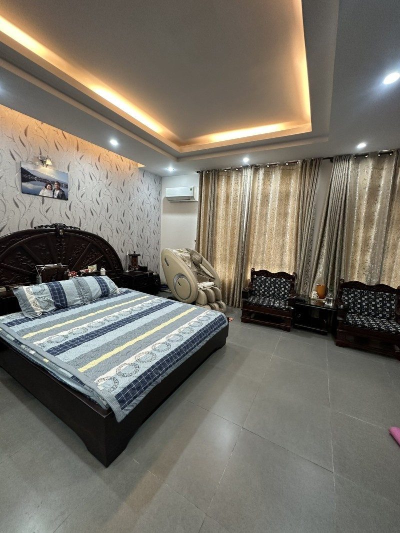 MẶT TIỀN KINH DOANH ĐỈNH 5 TẦNG THANG MÁY, NGAY TRƯỜNG CHINH GIAO PHAN VĂN HỚN, 203M2 NGANG KHỦNG 7.5M, NỞ HẬU