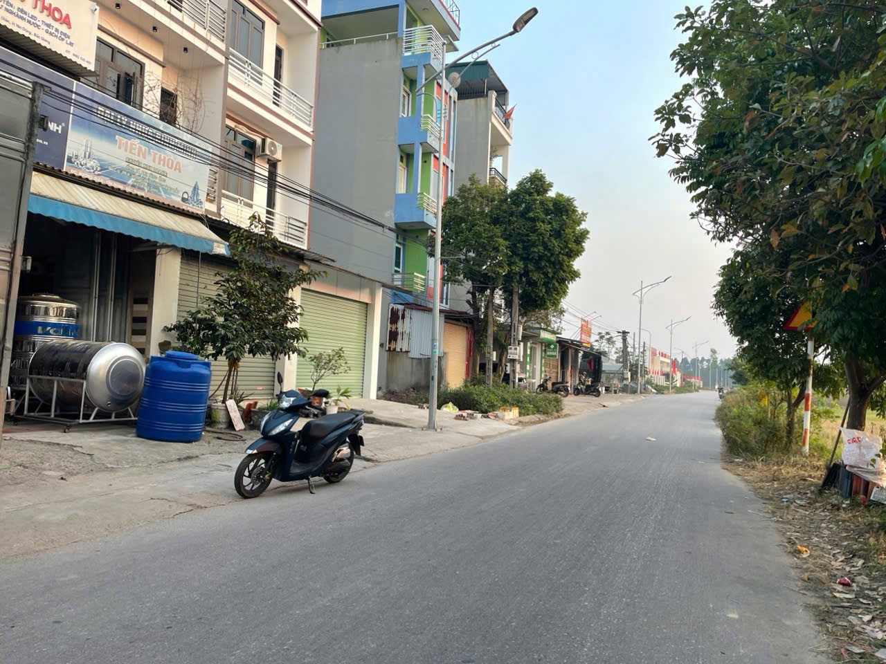 👍Độc nhất 1 lô duy nhất tại phố Hấn , p. Tân Tiến
Kinh doanh sầm uất, gần trường cấp 2,1 mầm non, 👉gần công an phường, trạm y tế, chợ
👉Giao thông thuận tiện 
👉Diện tích 80m,mt 4
🌹Giá 4ty xxxx
☎️Lh em Thanh 0326590859 ( nhanh còn không là mất)