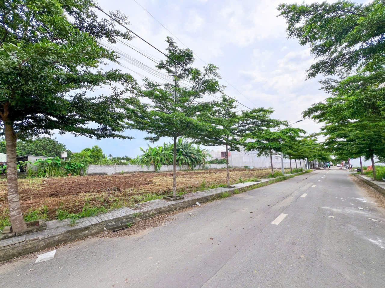 Bán Đất Nền Ngay Gần Tái Định Cư Bửu Long, Ngay Phường Tân Triều. Chỉ 1tỷxxxTR/Nền. Ngay cuối đường Huỳnh Văn Nghệ, gần Sân Bay Biên Hòa