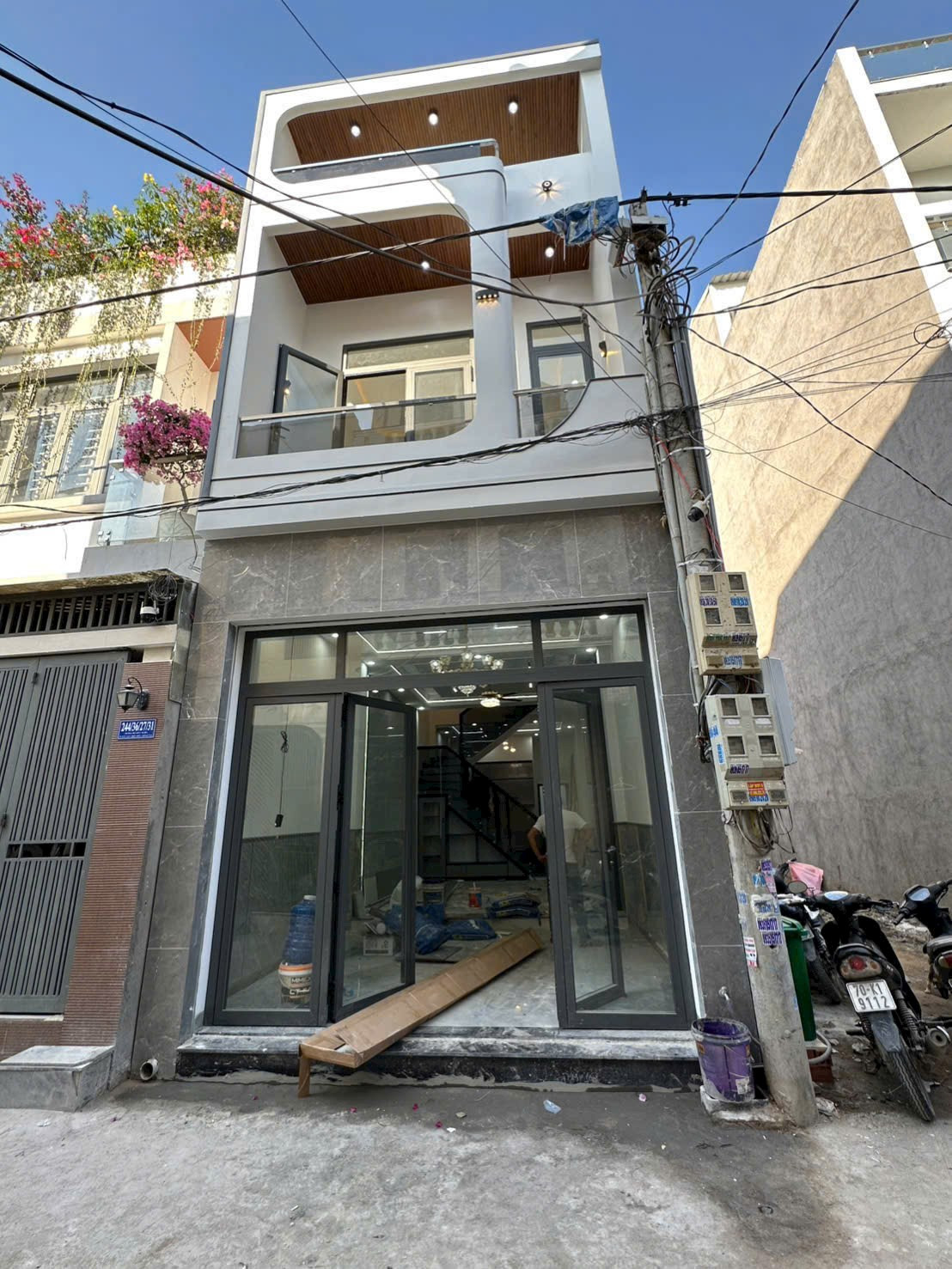 Nhà sổ riêng hoàn công 3 .15 tỷ _ 1 lầu 1 trệt _3 phòng ngủ, sân ô tô
