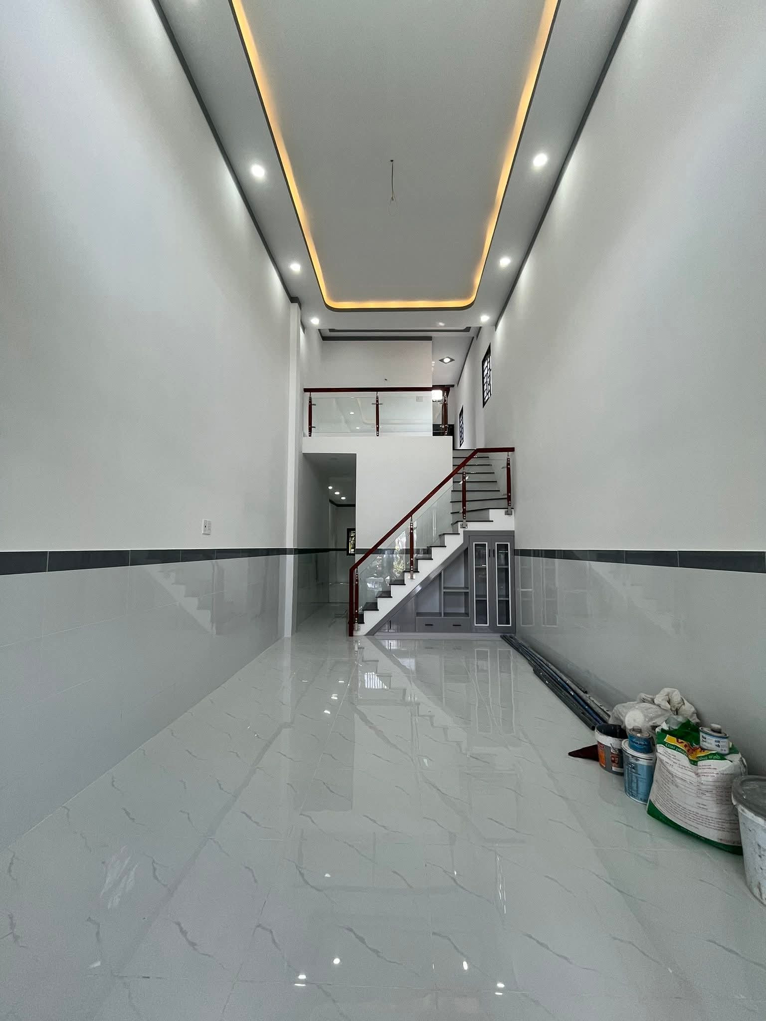 Nhà sổ riêng ,thổ cư 2.35 tỷ_71 m2,đường ô tô