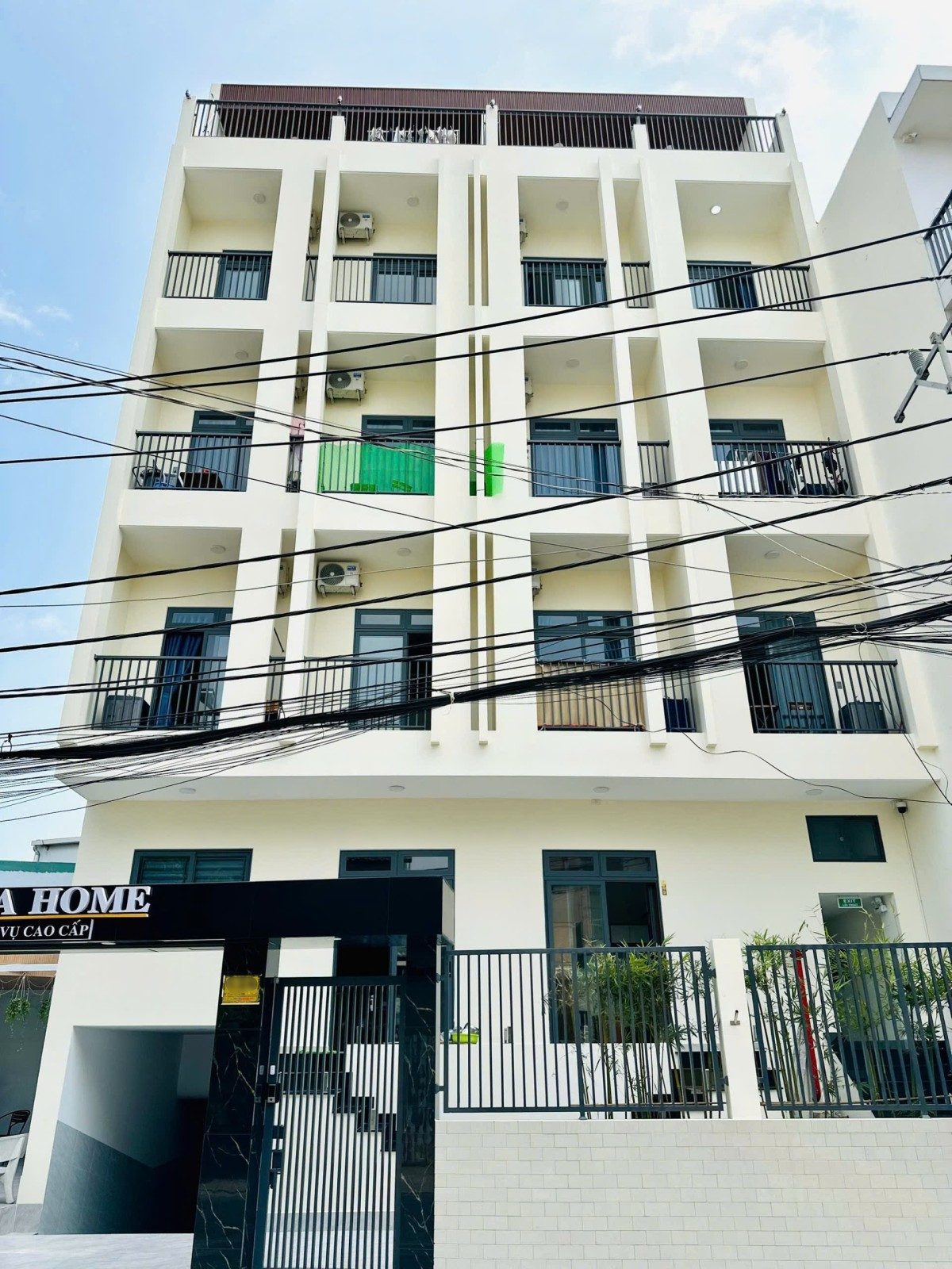 CHDV 43 phòng – Dt 411m² (18 x 30) – Hầm + 5 tầng – Thuê khoán 200tr/th