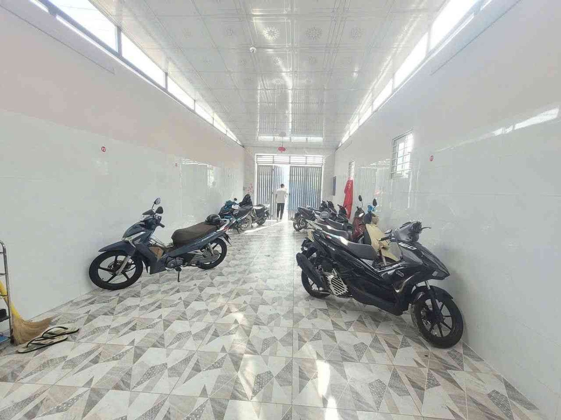 BÁN CHDV FULL NỘI THẤT MẶT TIỀN ĐƯỜNG NHỰA CÓ VỈA HÈ -  LÊ VĂN VIỆT - PHƯỜNG TĂNG NHƠN PHÚ