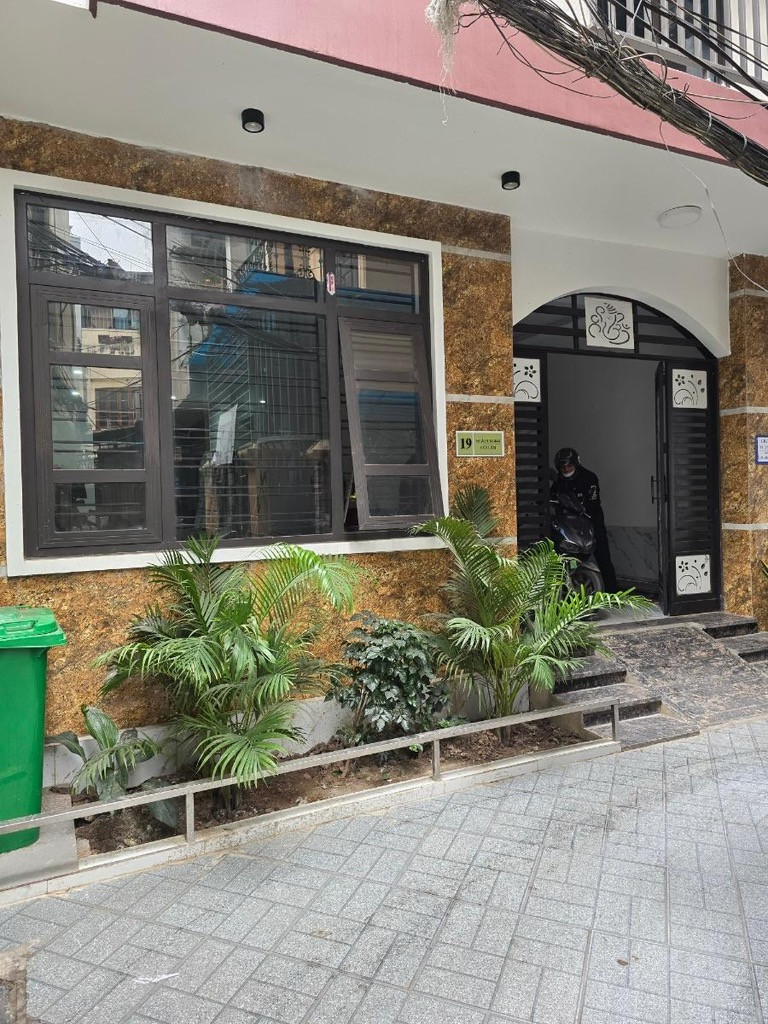 Bán tòa Apartment 145m2x9T, Full thổ cư, Ôtô đỗ cửa, 36 tỷ TL.