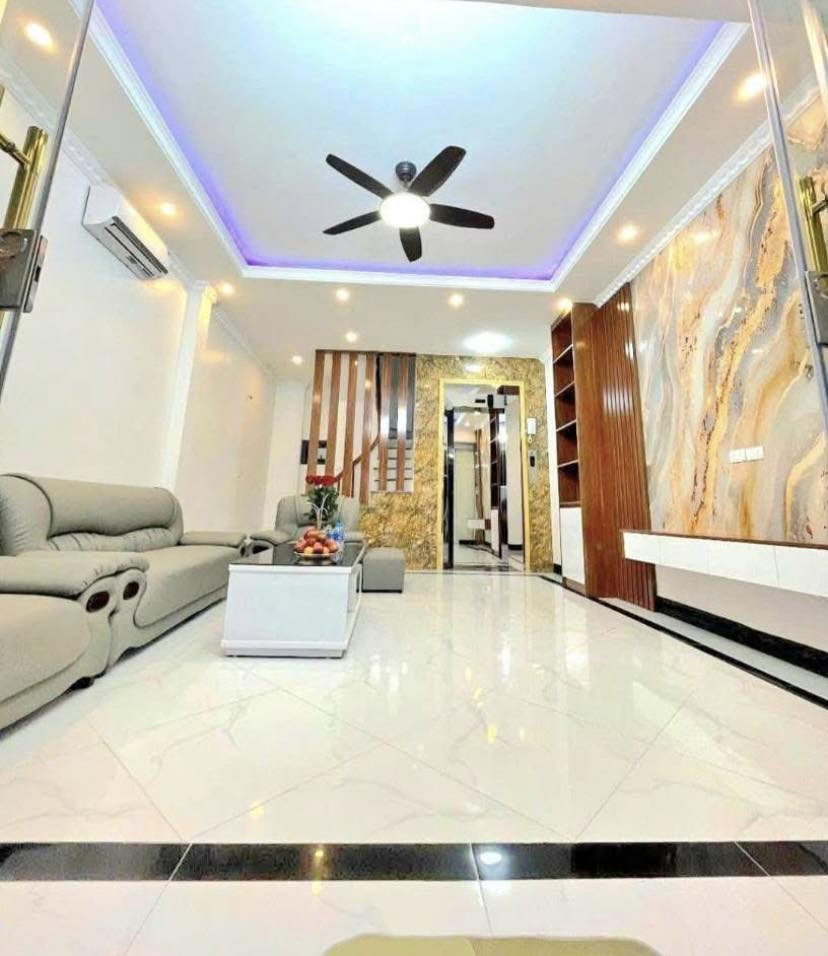 Bán nhà Tây Mỗ 33M2 * 6 tầng Thang Máy, Gần ngay hồ điều hoà, view tháng ô tô đỗ cách nhà 30m
