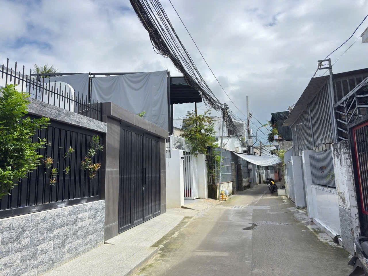 Bán lô đất hẻm 85 Hương Lộ Ngọc Hiệp - Tây Nha Trang  giá chỉ 2 tỷ 230  
- Dt :  56,7 m2
- Pháp lý : Sổ Hồng 2026
Hẻm xe ba gác, khu dân cư thân thiện

Lh : 
 
Tặng Giấy Phép Xây Dựng 3 tầng

https://maps.app.goo.gl/WTDhYxNZrYGs1B1XA?g_st=ic