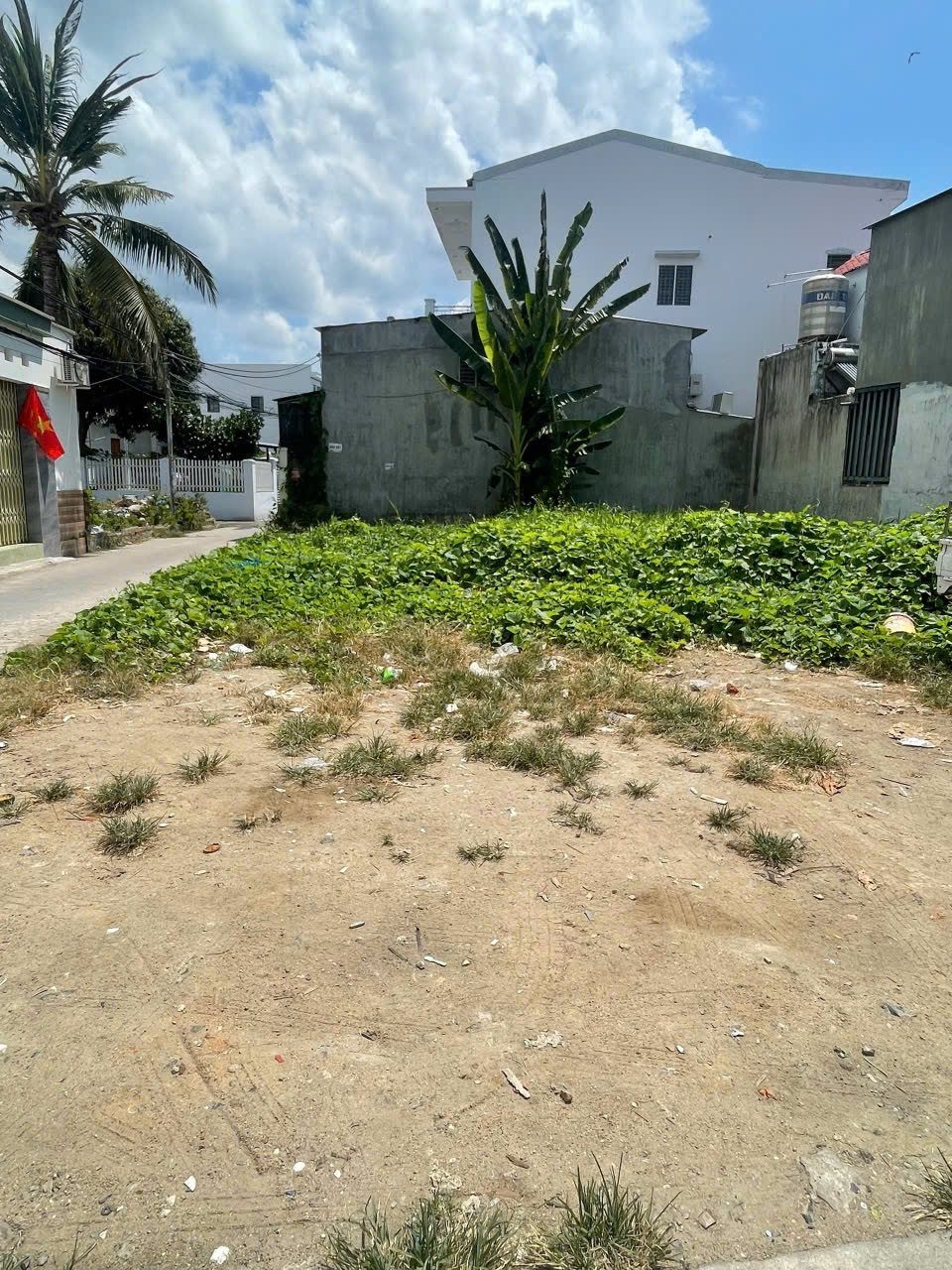 BÁN ĐẤT LÔ GỐC TỔ 3 VĨNH ĐIỀM
• Diện tích: 60,5m² 
• Ngang rộng 5,5m
• Đường hiện trạng rộng 5m ô tô vào tận nơi