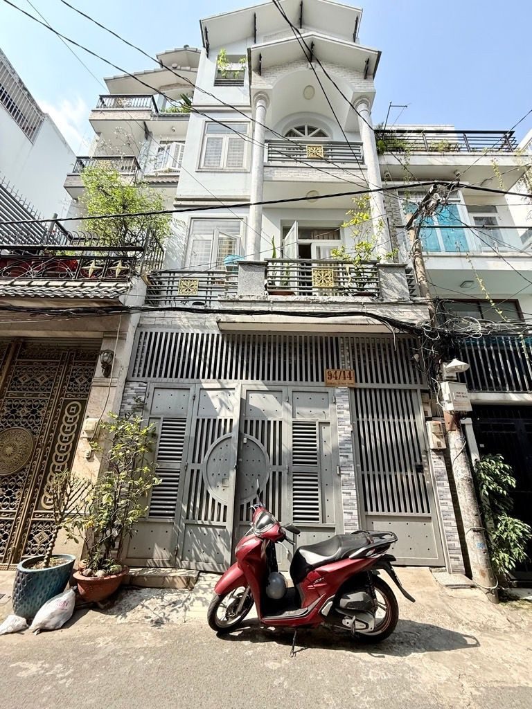 🏗 Kết cấu: 4 tầng, xây kiên cố, thiết kế thông minh, chia làm 2 căn trước – sau, cực kỳ tiện vừa ở vừa khai thác cho thuê