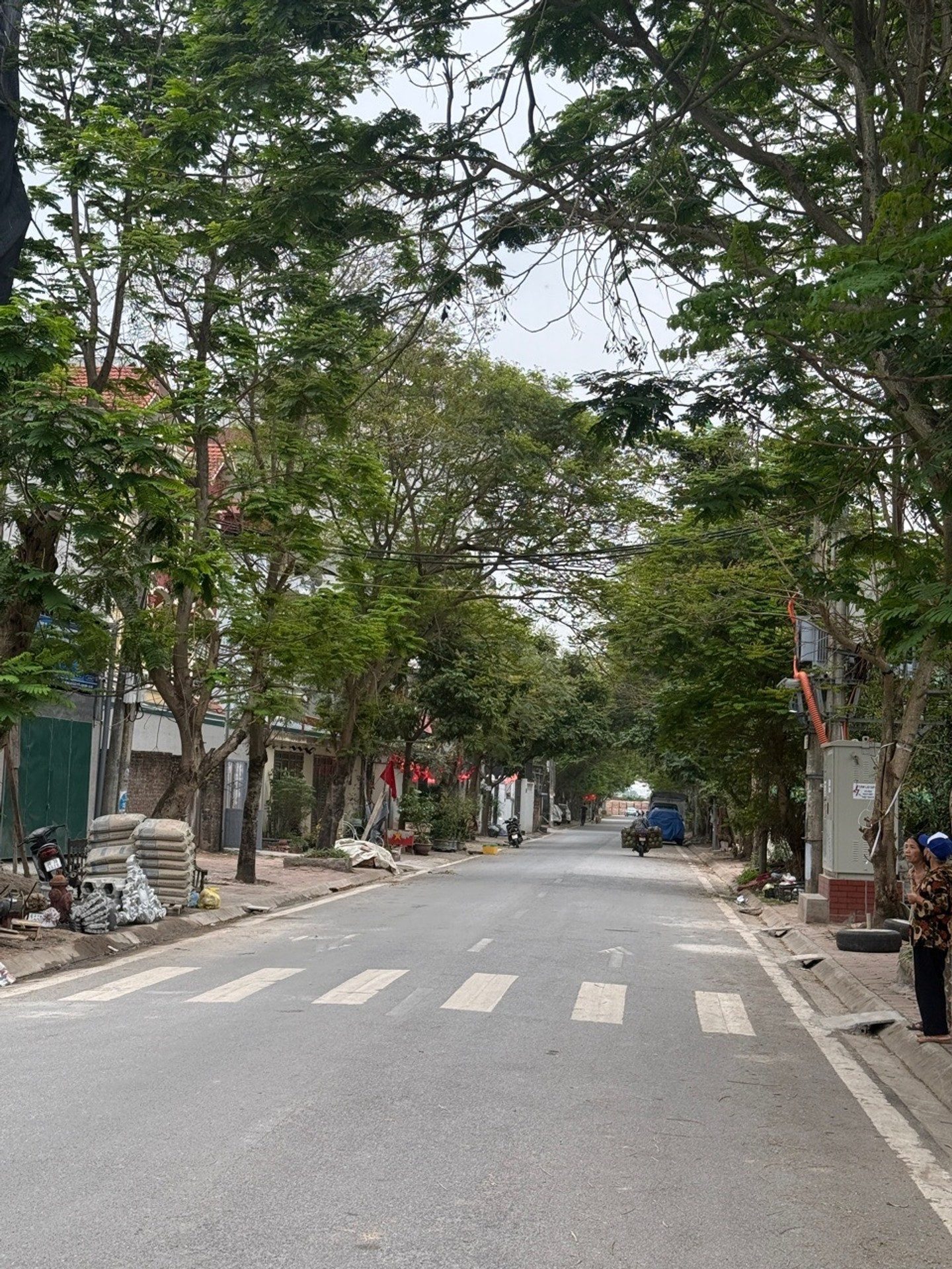 BÁN NHÀ THẠCH BÀN - VỈA HÈ, Ô TÔ TRÁNH, 6 TẦNG THANG MÁY - GIÁ 17.9 TỶ