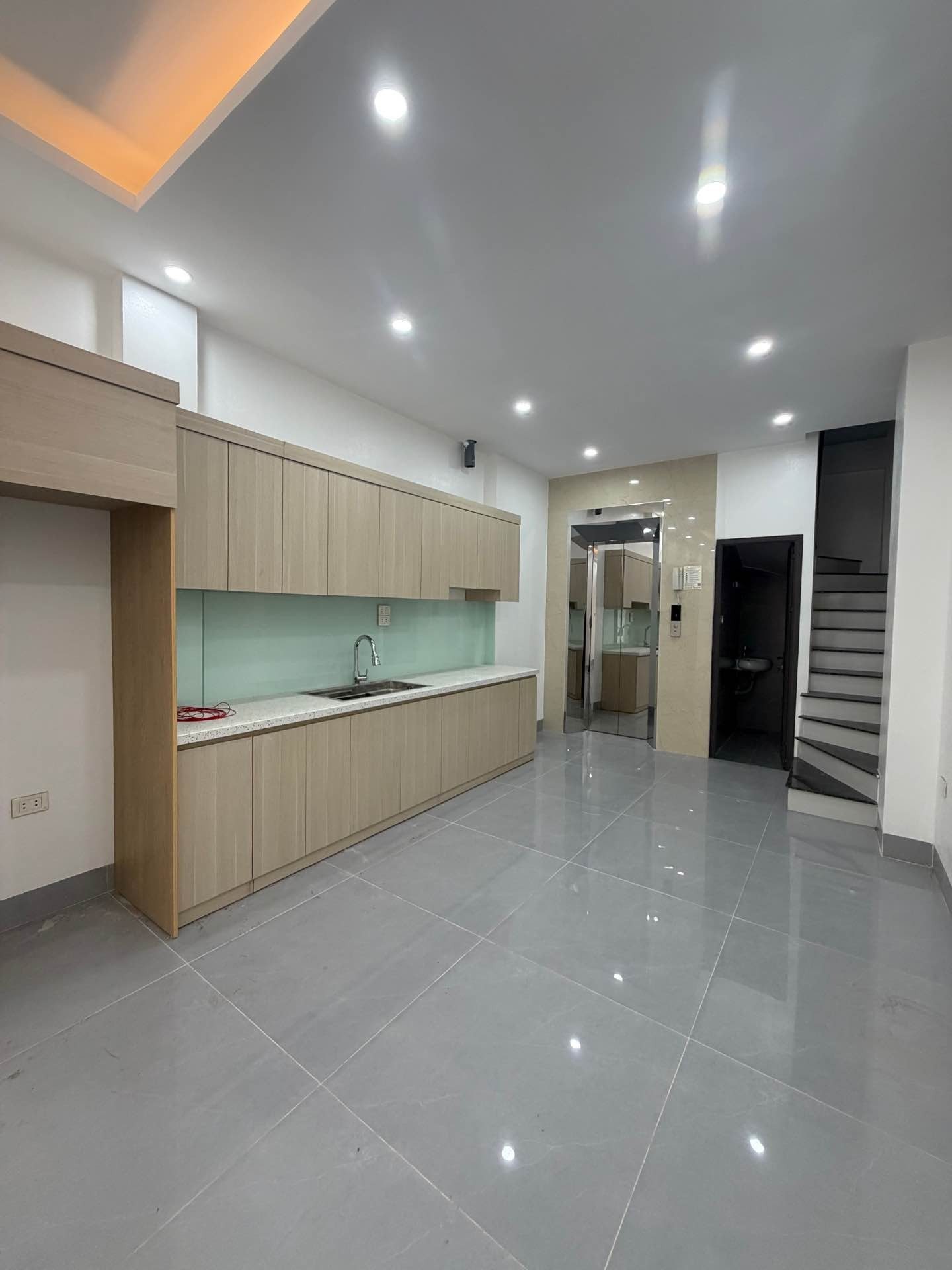 [THẠCH BÀN] - NHÀ MỚI 6 TẦNG THANG MÁY - NHỈNH 9 TỶ