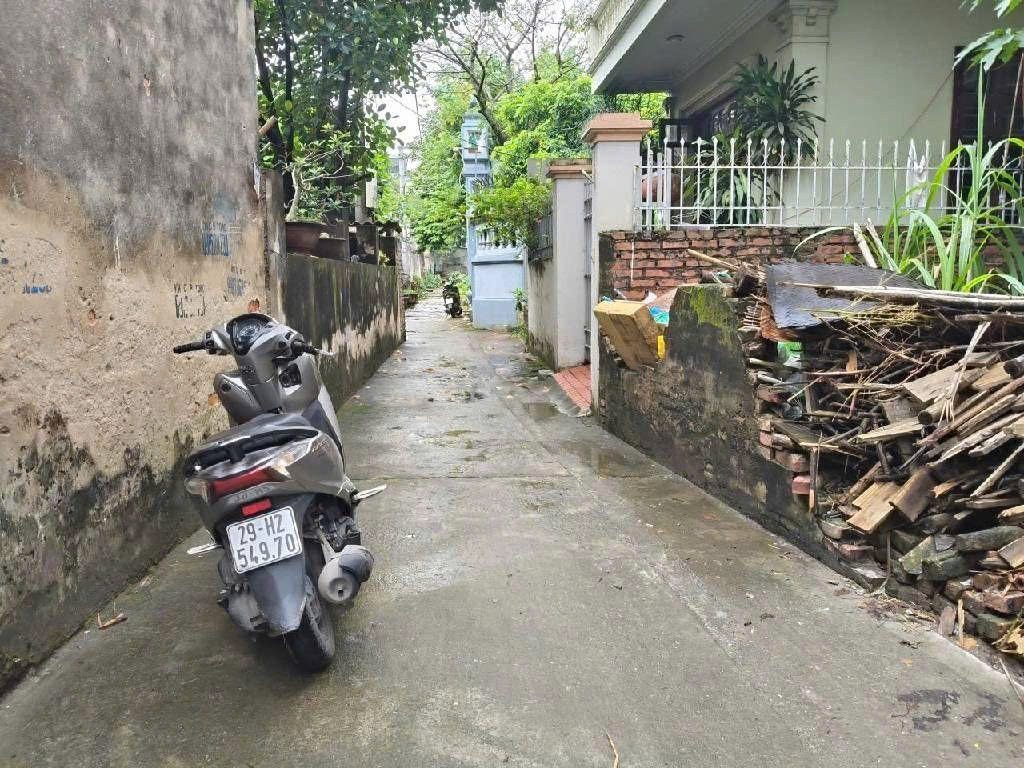 Bát khối bán 35M đất ô tô vào đất long biên