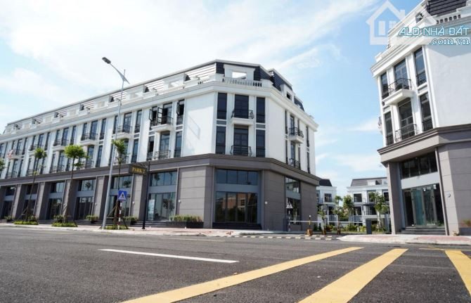 🏡 BAN NHÀ PHỐ EASTERN PARK – THẠCH BÀN GARDEN CITY - VIEW VƯỜN HOA 
🔹 Diện tích: 128m²
🔹 Mặt tiền: Hơn 5m