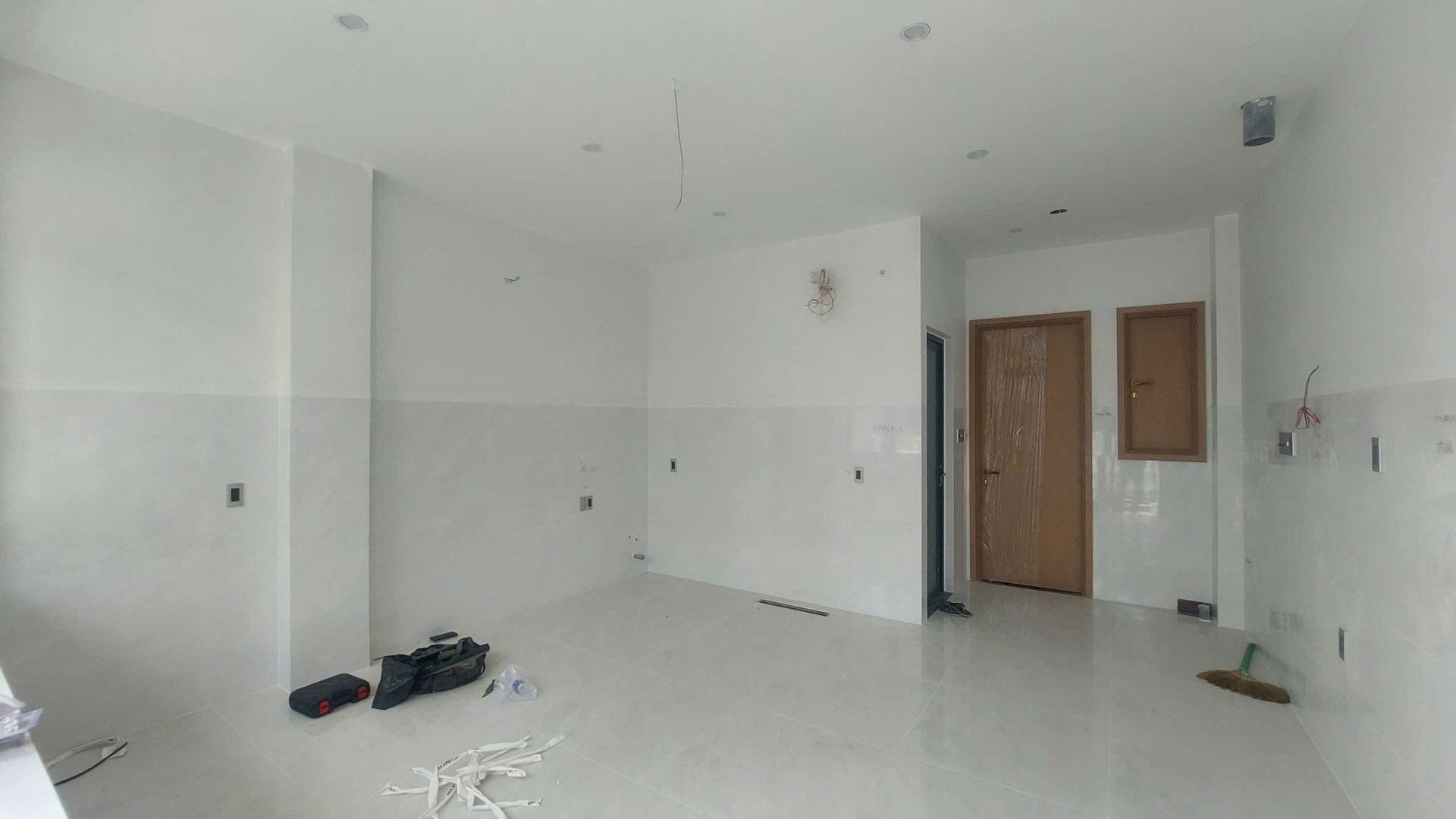Nhà mặt tiền
CHO THUÊ NHÀ NGUYÊN CĂN 1t4L, 8 PHÒNG, CÓ THANG MÁY, ĐƯỜNG Trương Công Định, VT