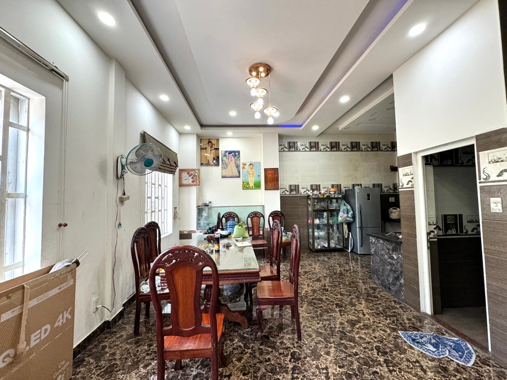 Bán Nhà Mặt Tiền Thạnh Lộc 27 Quận 12 – Nhà Lô Góc Biệt Thự 104m2, Sân Đậu 3 Xe Hơi, Kinh Doanh Đỉnh