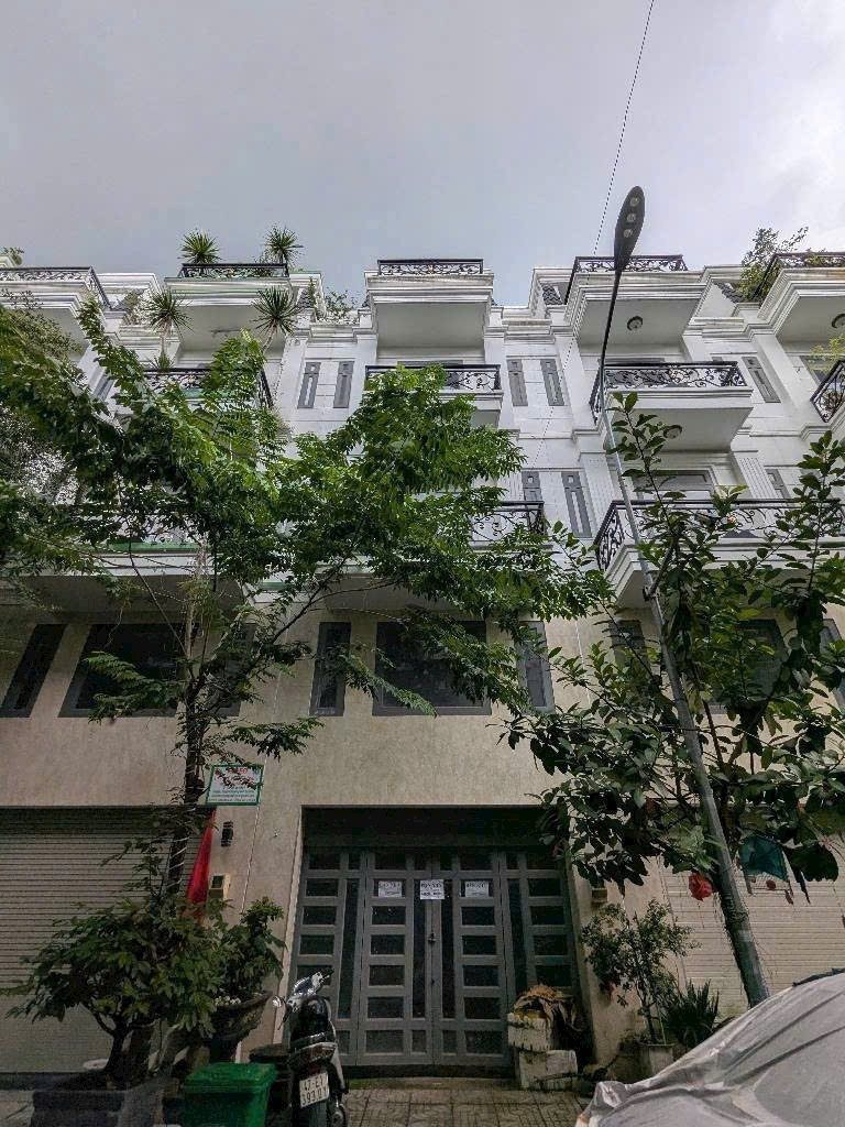 CHỦ THỞ OXY GIẢM CÒN 4.8 TỶ - ĐƯỜNG NHỰA 10M CÓ VỈA HÈ – Ô TÔ ĐỖ CỬA NGÀY ĐÊM – NHÀ 5 TẦNG KHU ĐỒNG BỘ Q12 sát GV