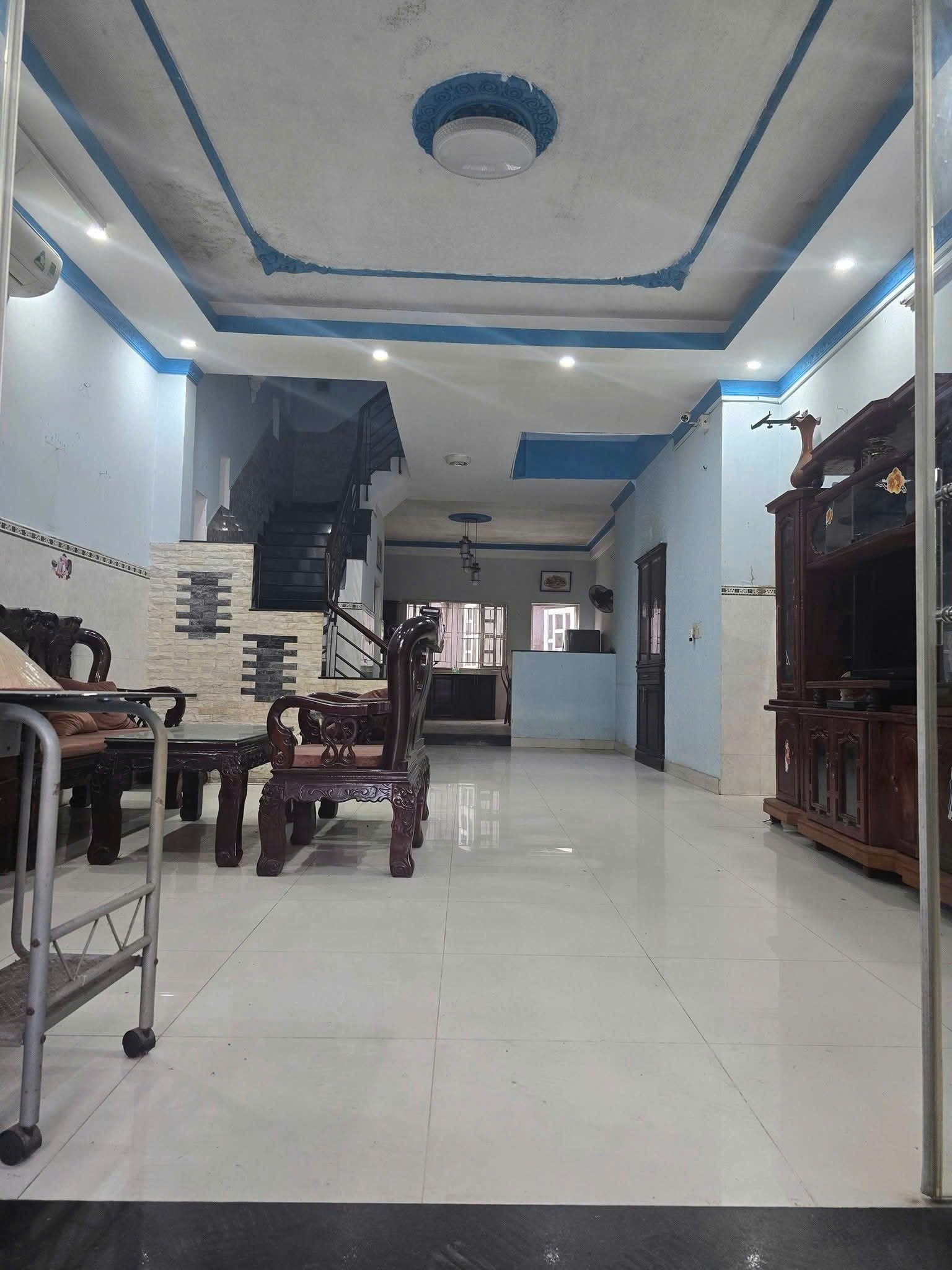 Cho thuê nhà mặt tiền Phạm Công Trứ, nhà 3 tầng 4PN nội thất sẵn, giá thuê mềm – 0989373766