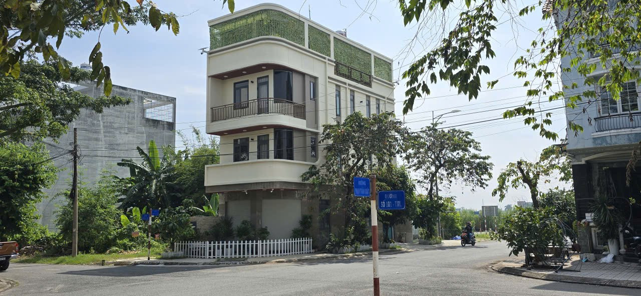 Chủ nhà giảm mạnh, bán nhanh nhà góc 2 mặt tiền khu 1 Thạnh Mỹ Lợi, 1 trệt 2 lầu sân thượng, nhà đẹp nội thất sẵn (LH 0989373766)