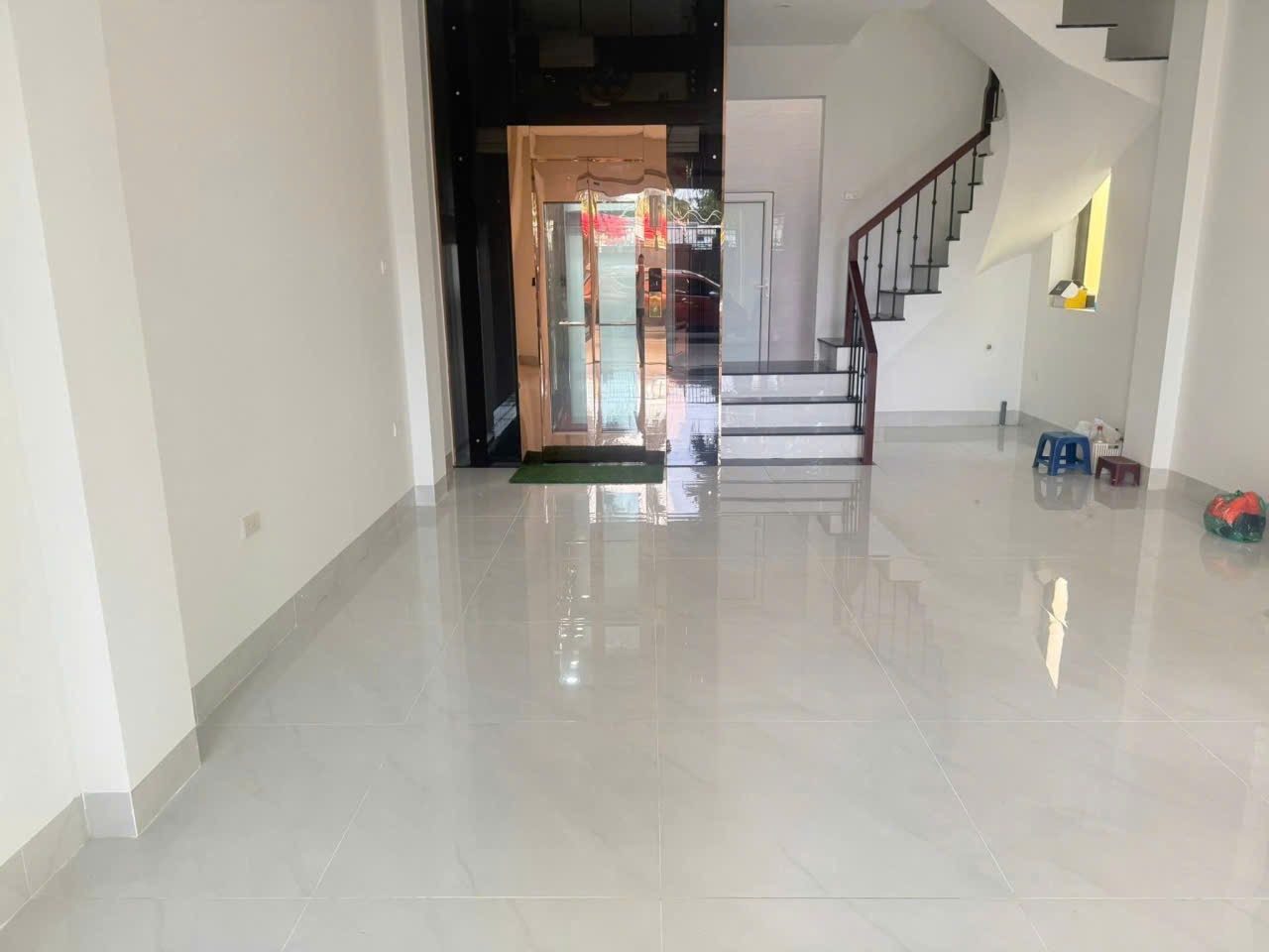 Cho Thuê Nhà Liền Kề Khu IEC Thanh Trì - Hoàng Mai 50M² 5 Tầng Thang Máy - Nội Thất CB - Kinh Doanh VP... Giá Thuê 40tr