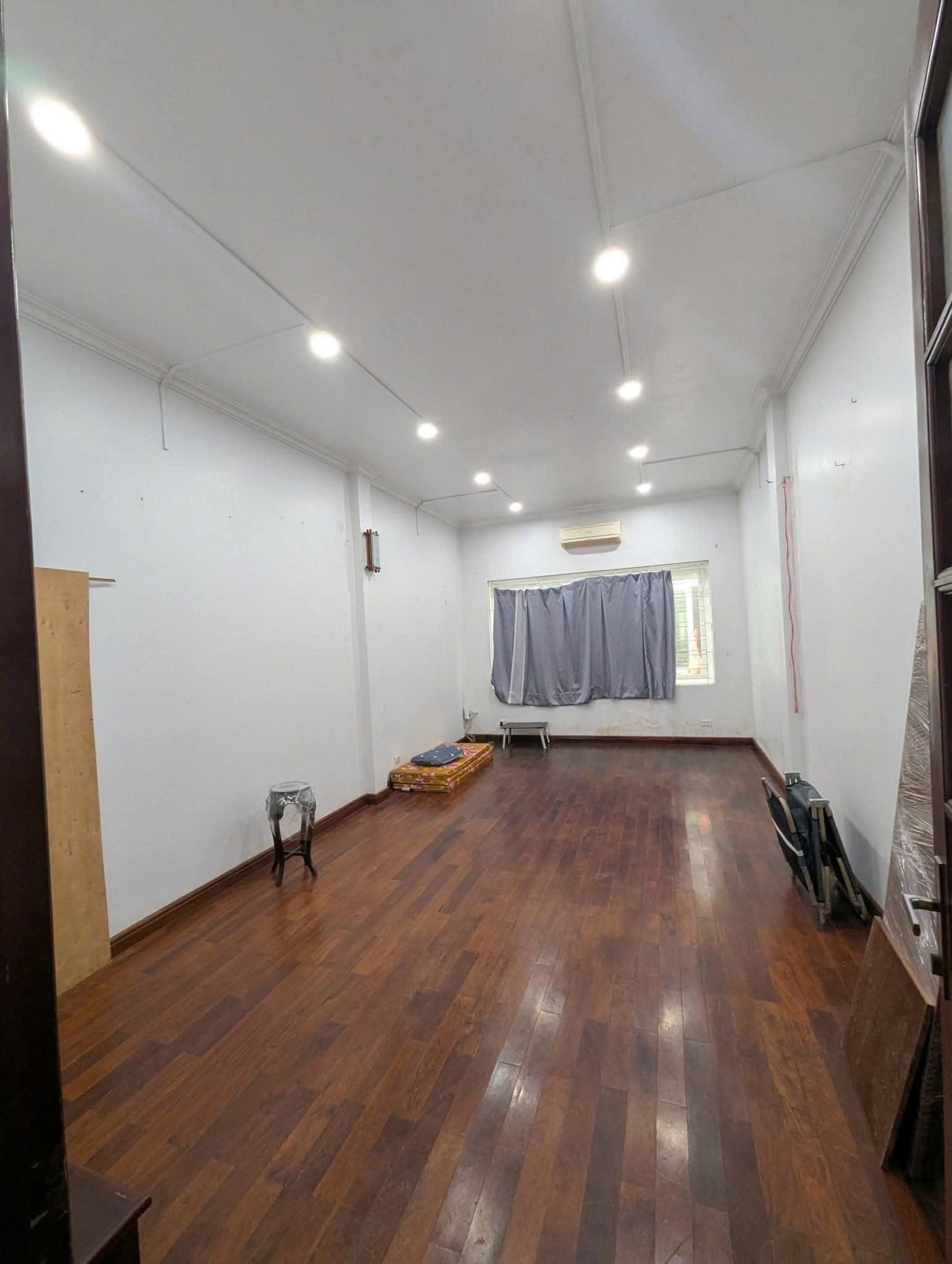 Cho thuê nhà Vương Thừa Vũ, Thanh Xuân, Hà Nội ( gần ngã tư sở )
