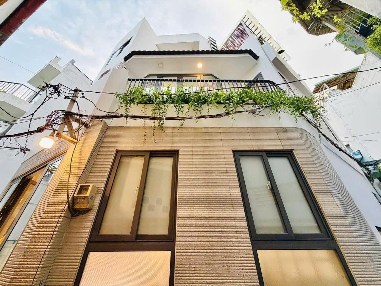 Chú Sáu cần bán gấp nhà Tô Ngọc Vân, Thạnh Xuân, Q12. Giá: 2,35 tỷ. DT: 72.29m2. Sổ Hồng Riêng