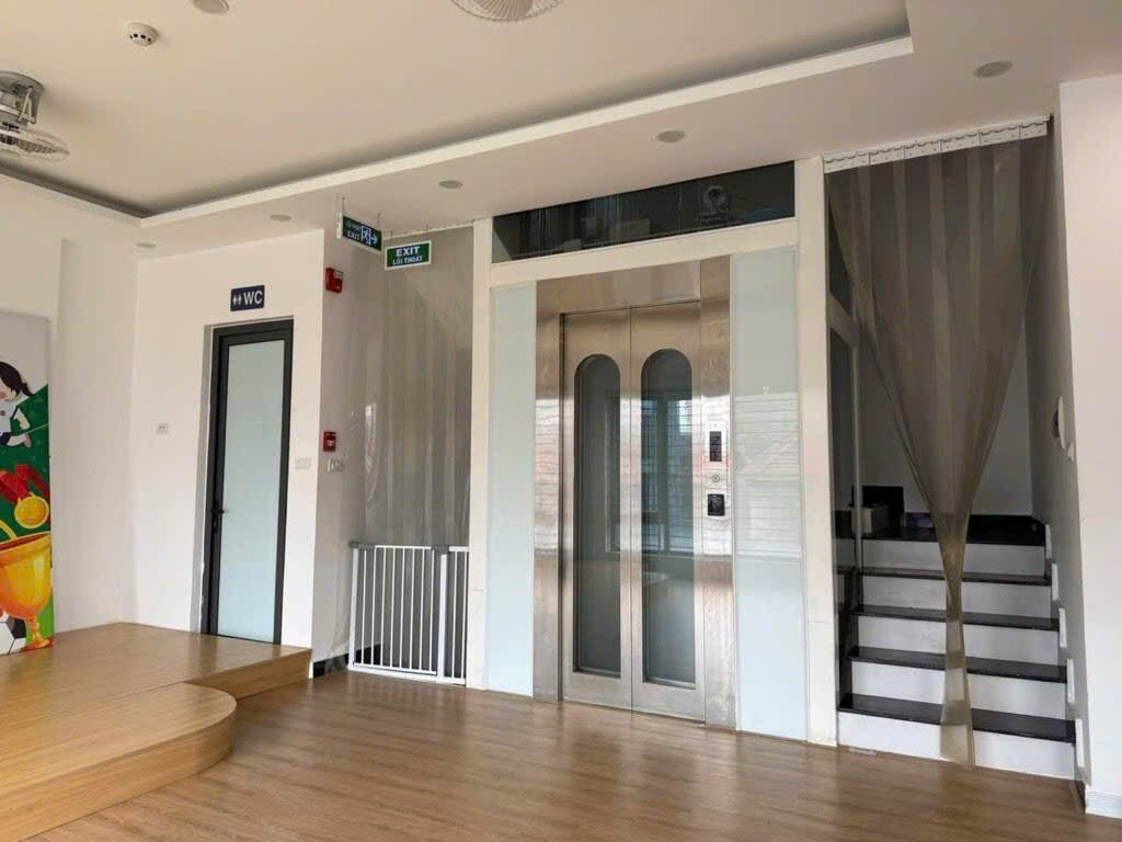 Bán biệt thự Nguyễn Trãi – Giá 66 tỷ – DT 140m² x 6 tầng – MT 25m – Lô góc mặt phố, Thang máy