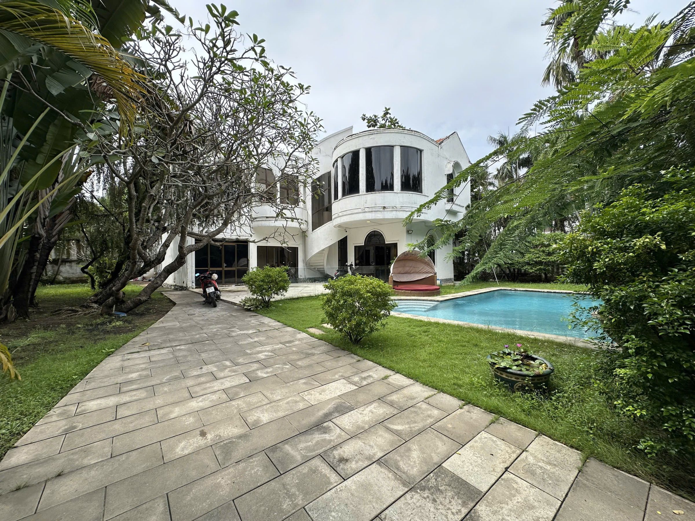 Cho thuê Biệt Thự khu Compound Thảo Điền Villas Quận 2 Hợp Đồng dài hạn.