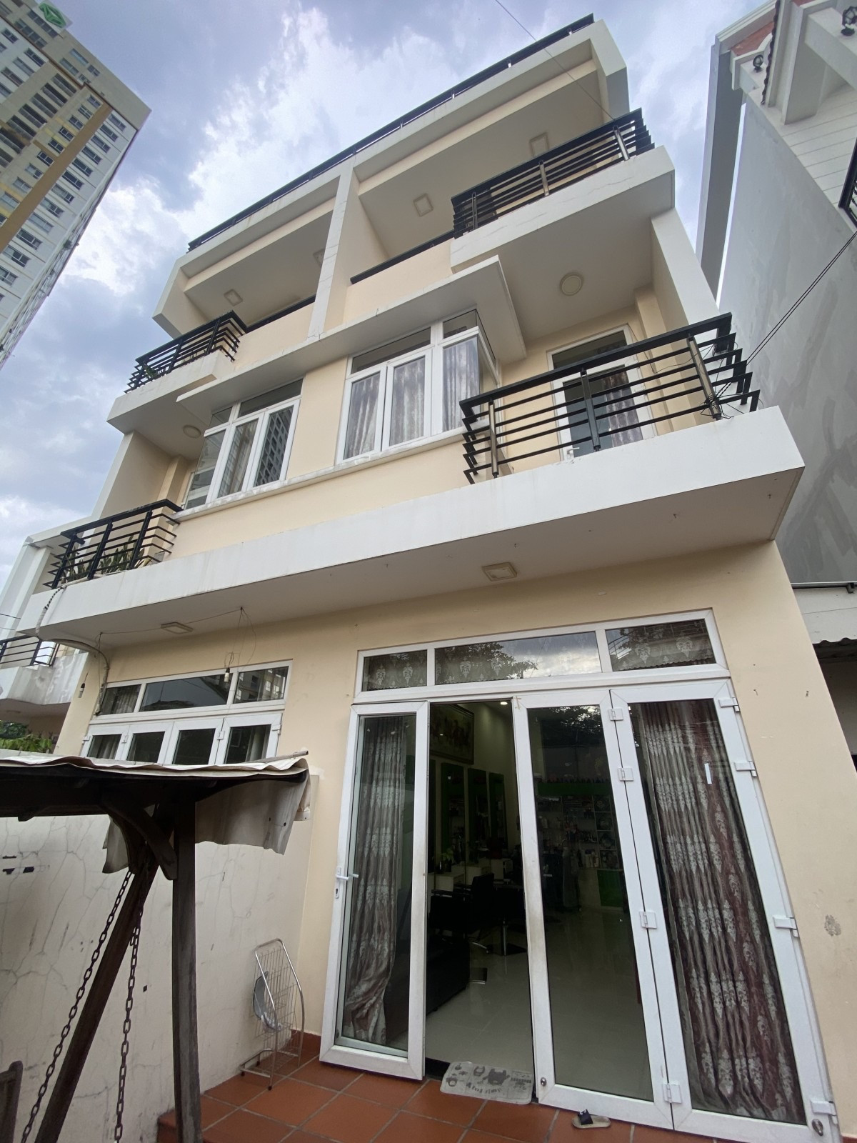 BÁN NHÀ ĐƯỜNG MẶT TIỀN 61, THẢO ĐIỀN, QUẬN 2 - 242M2 - NHÀ 3 TẦNG SÂN VƯỜN - NỞ HẬU TÀI LỘC 13M - GIÁ 40 TỶ