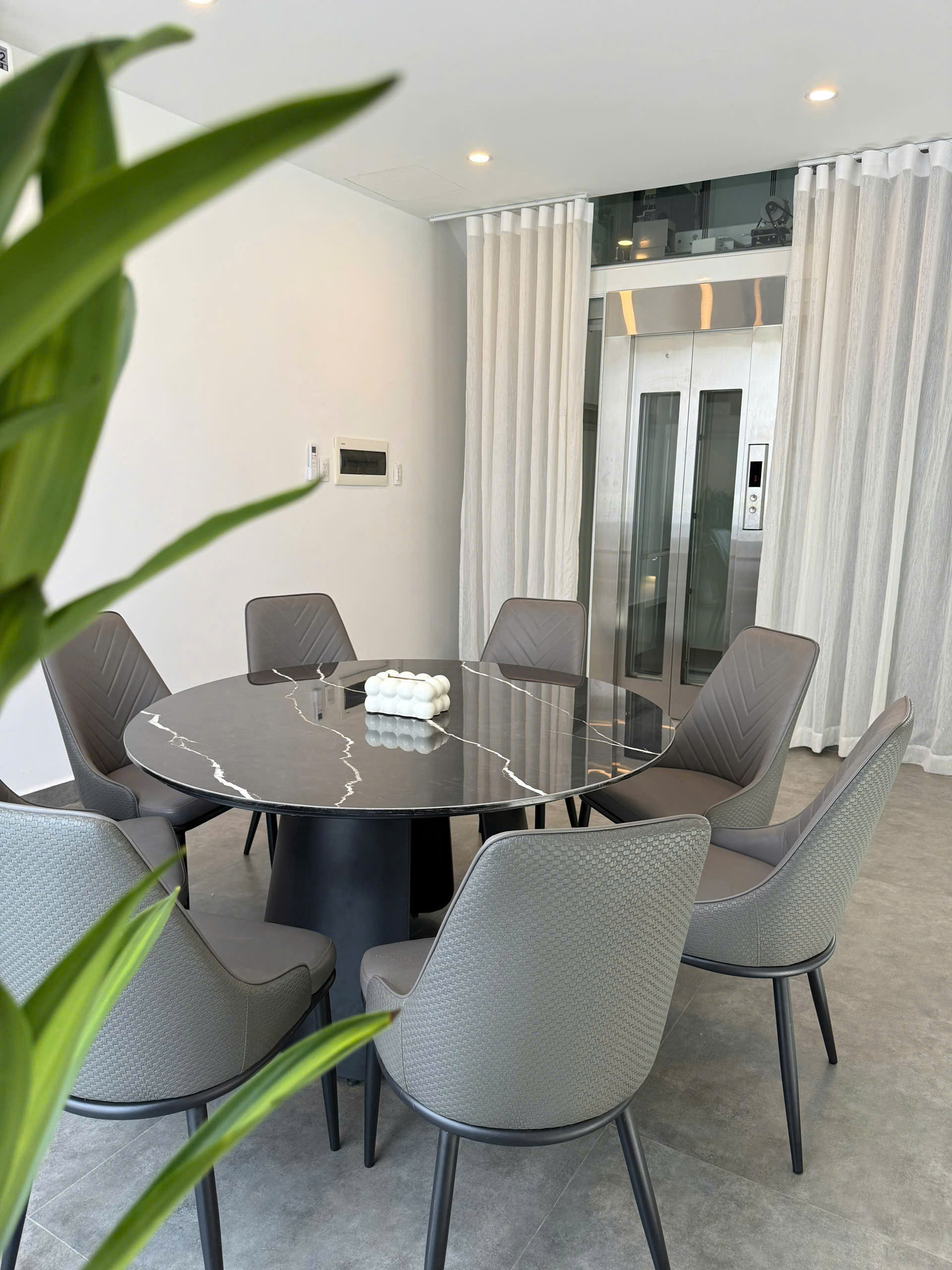 BDS  HVL CHO THUÊ VILLA TRẦN NÃO Q2 
 CHO THUÊ BIỆT THỰ  CÓ GU – HIỆN ĐẠI – TRUNG TÂM QUẬN 2 – GIÁ TỐT