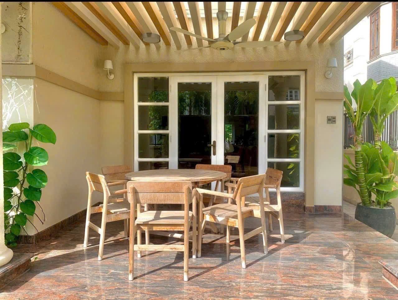 BDS HVL Cho thuê biệt thự khu compound Vip  đường Nguyễn Văn Hưởng, phường Thảo Điền, Quận 2