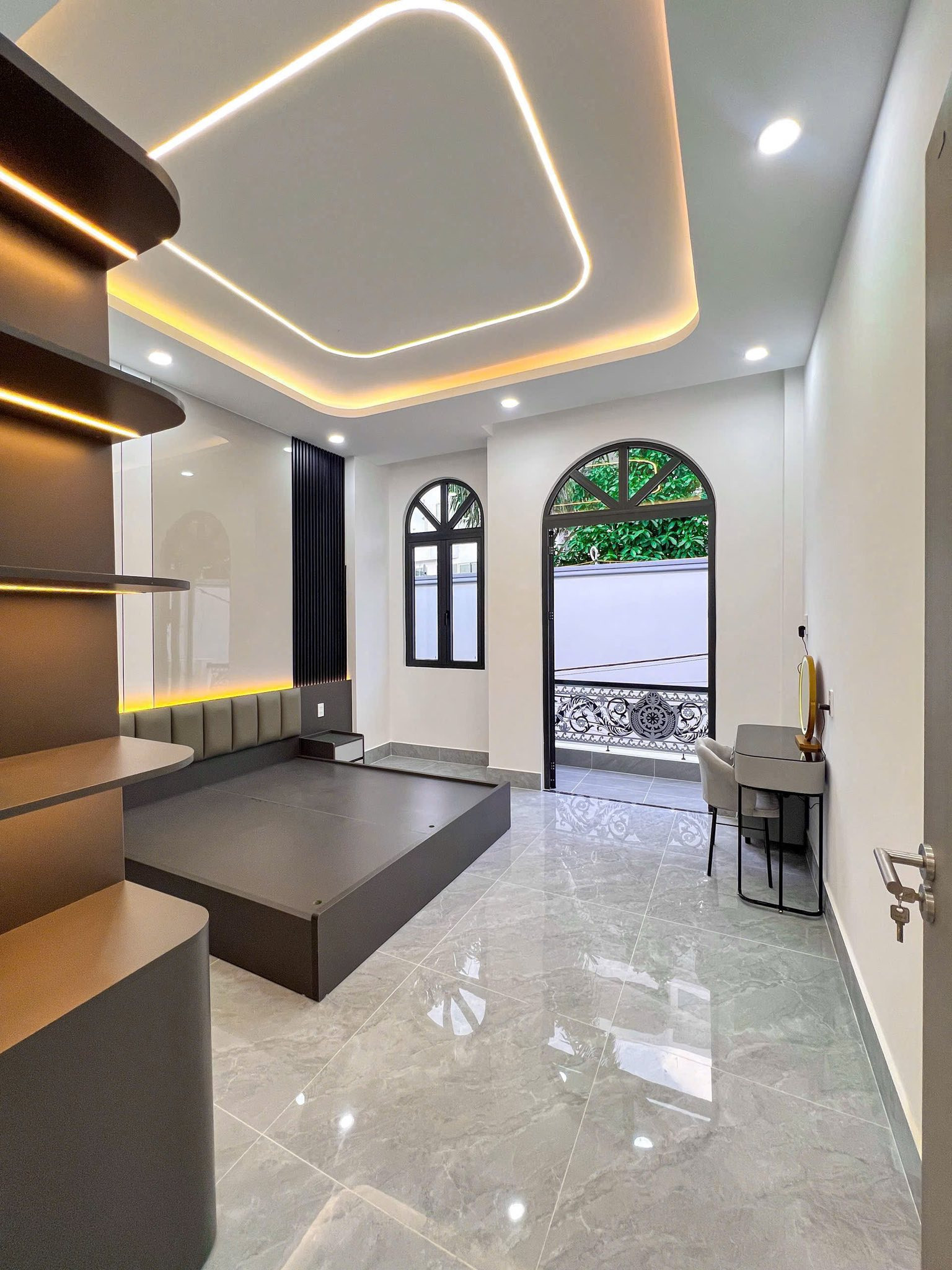 Nhà trung tâm 04 PN 🤩
🔻 Giảm mạnh 200 triệu – Giá mới chỉ 3,39 tỷ
Bán nhà trệt lầu tân cổ điển vừa hoàn thiện
📍 Hẻm 112 Lê Anh Xuân, P. Ninh Kiều, Cần Thơ (gần CV Yết Kiêu)
✅ DT: 4,2 x 13,4 = 56m² – DTSD 112m²
✅ Sổ hồng hoàn công – Hướng Bắc
✅ Lộ 5m