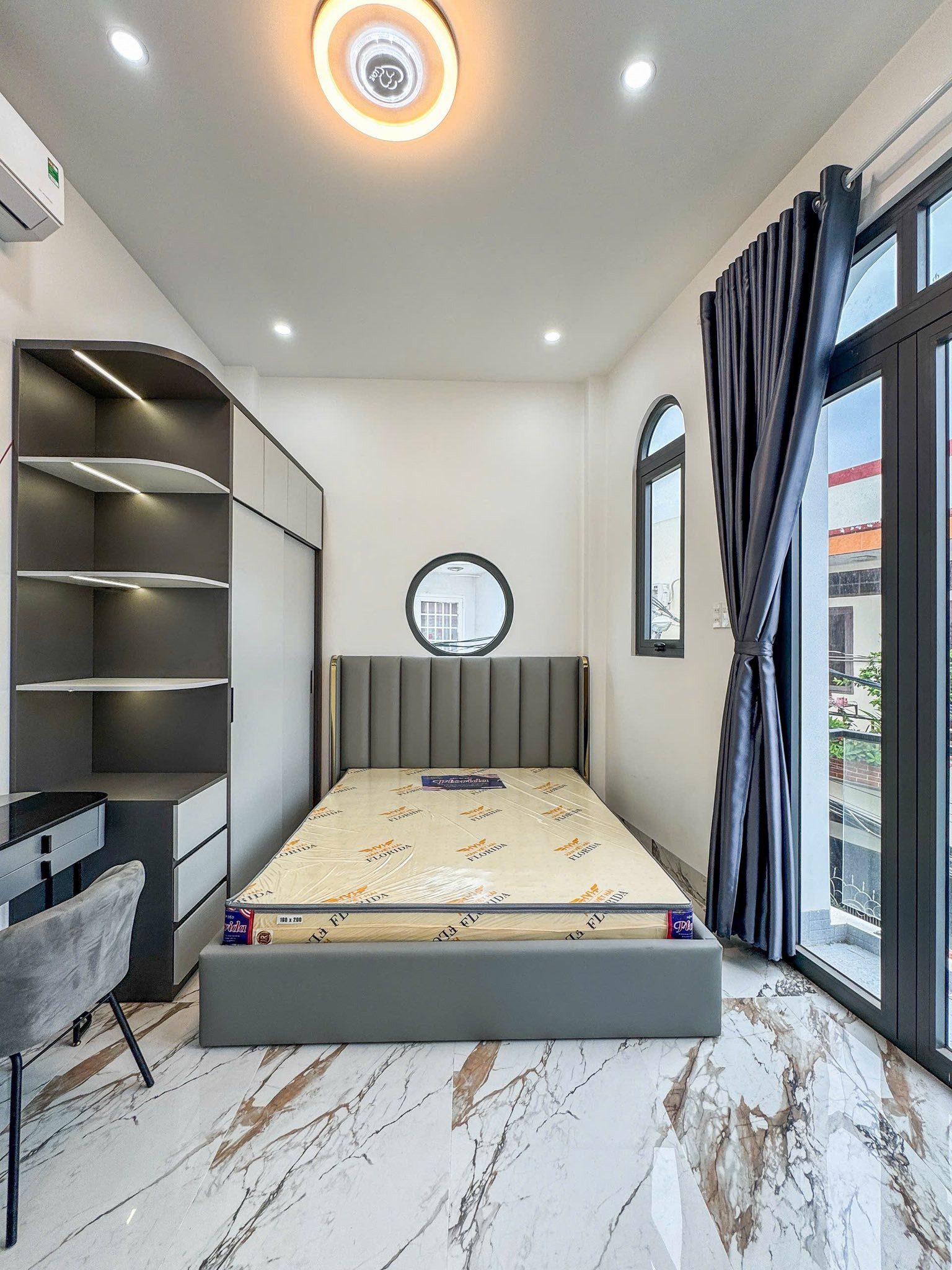 🏡 NHÀ GÓC 2 MẶT TIỀN – 1 TRỆT 1 LẦU – HẺM NHÁNH 54 HÙNG VƯƠNG
 • Hẻm thông: 3m, cách hẻm 54 Hùng Vương chỉ 50m
 • Diện tích đất: 4,97m x 7,74m = 41,1m²
 • Diện tích sử dụng: 82m²
 • Pháp lý: Thổ cư, hoàn công đầy đủ
 • Hướng: Đông Bắc – Tây Bắc
 • K