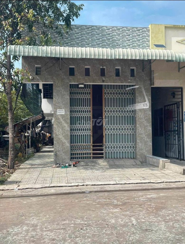 Bán gấp dãy trọ có nguồn thu sẵn sát KCN Becamex, Thới Hòa, giá 750 TRIỆU, sổ riêng