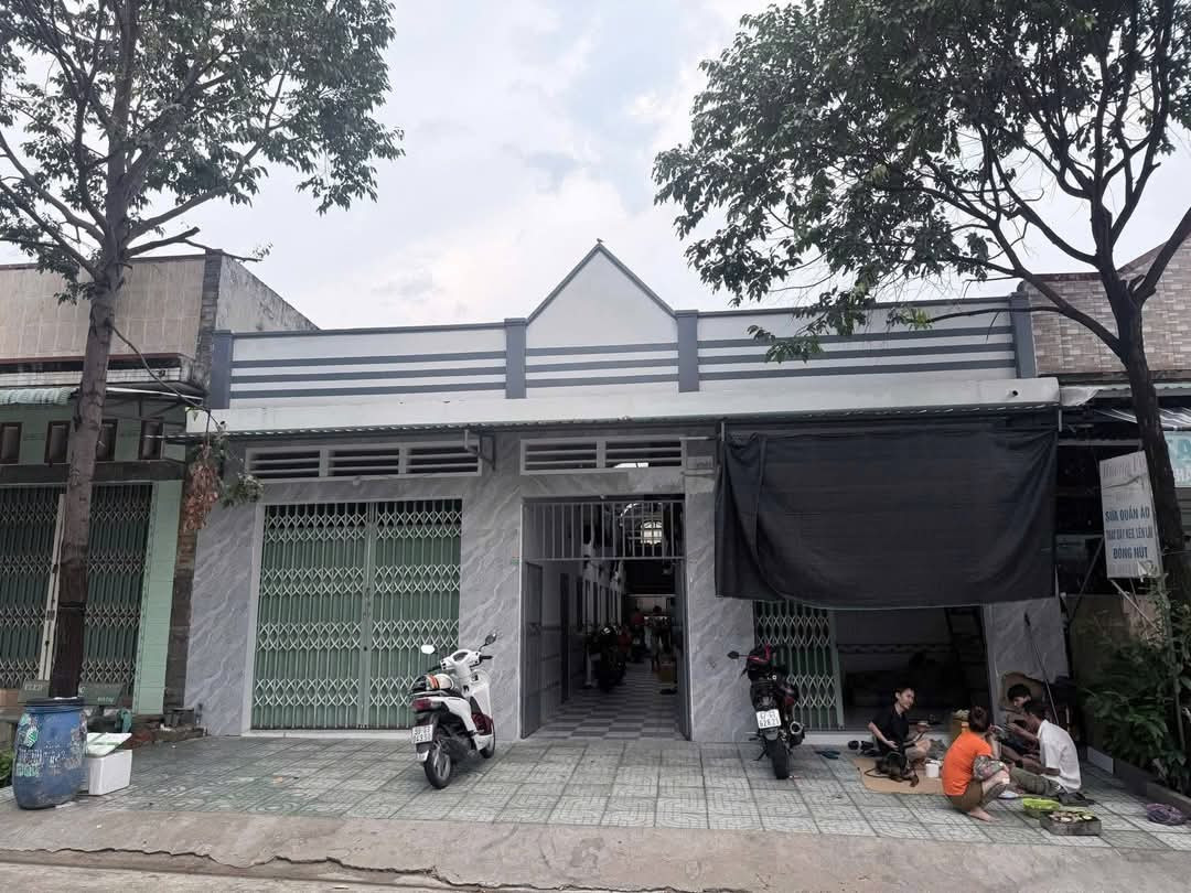 Thanh lý nhanh dãy trọ ở đường D12, P. Thới Hoà, Bến Cát giá chỉ 1,83 tỷ cách KCN Mỹ Phước 3 500m.