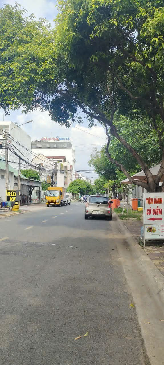 Bán Lô Đất Đẹp Trục Đường D6, Ngay Mầm Non Á Châu, D2D Võ Thị Sáu, Phường Thống Nhất.
👉🏻 Nay Là Phường Trấn Biên, TP Đồng Nai 👈🏻
✅ Diện Tích: 5m x 20m (100m2).
✅ Pháp lý:  Sổ riêng, full thổ cư 100%
✅ Vị trí đẹp, đối diện công viên, đường nhựa, vỉa hè