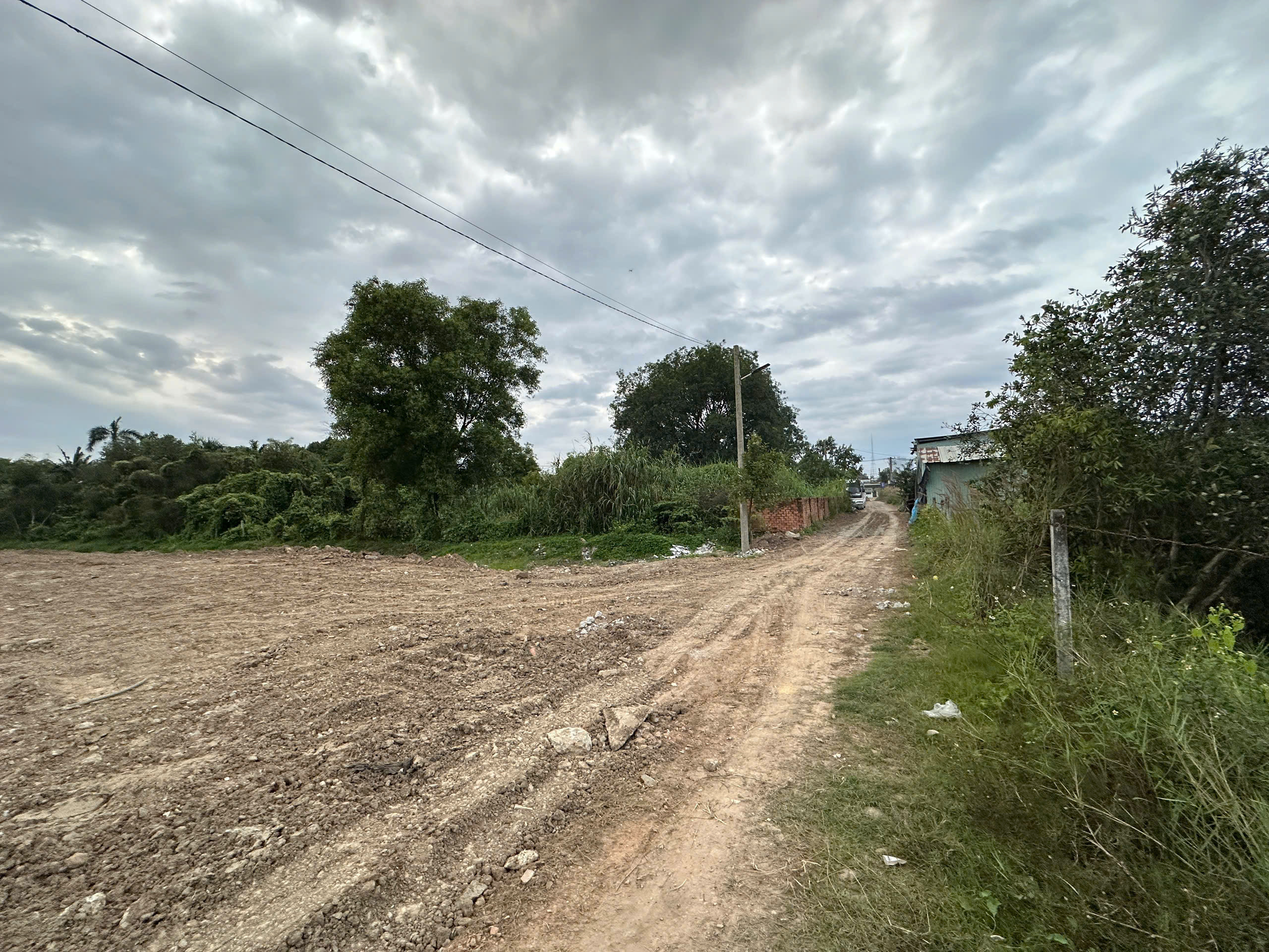 Bán đất 1600m² ngang 16m giá 32 tỷ Phường Thuận An có sẵn 200m thổ cư