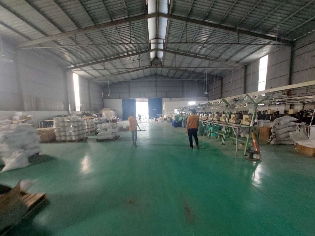 Cho thuê xưởng tổng dt 2300.Nền sơn epoxy.Thuận An ,Bình Dương.Hcm
