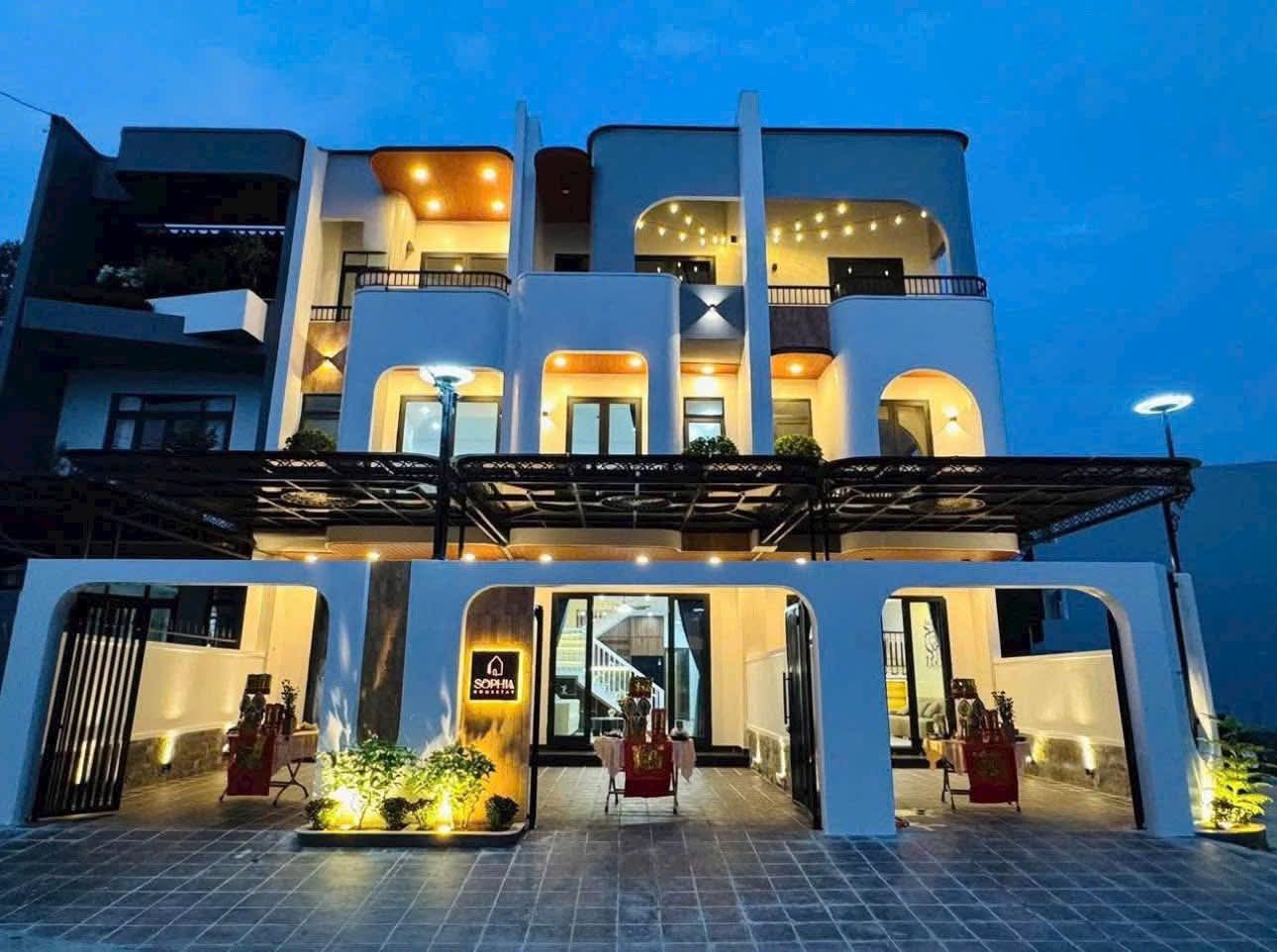 Nhà 3 tầng  5 phòng ngủ
Kiệt 78 Huyền Trân Công Chúa, Huế