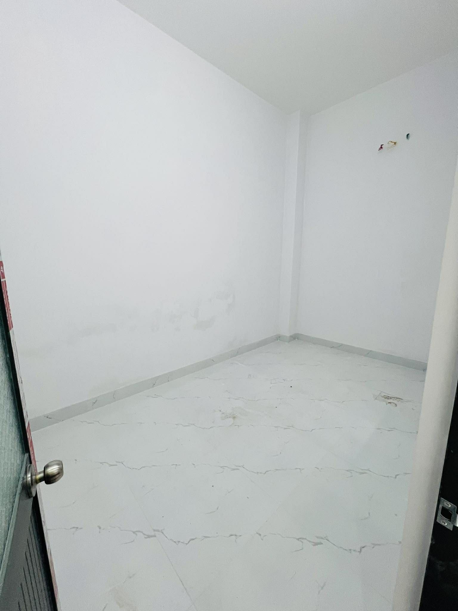 NHÀ P. THỊ NẠI – NGANG GẦN 5M – CÓ PN DƯỚI