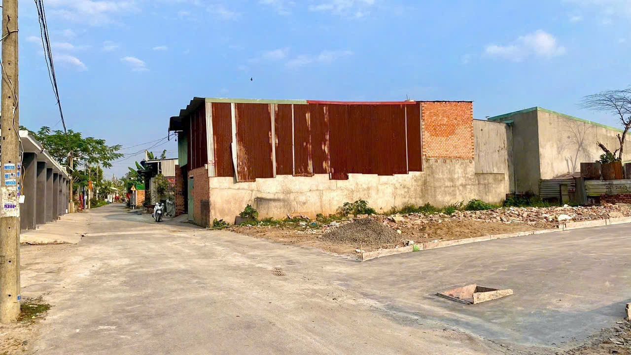 Em còn cặp đất 235m2 gần cây xăng 75 đường