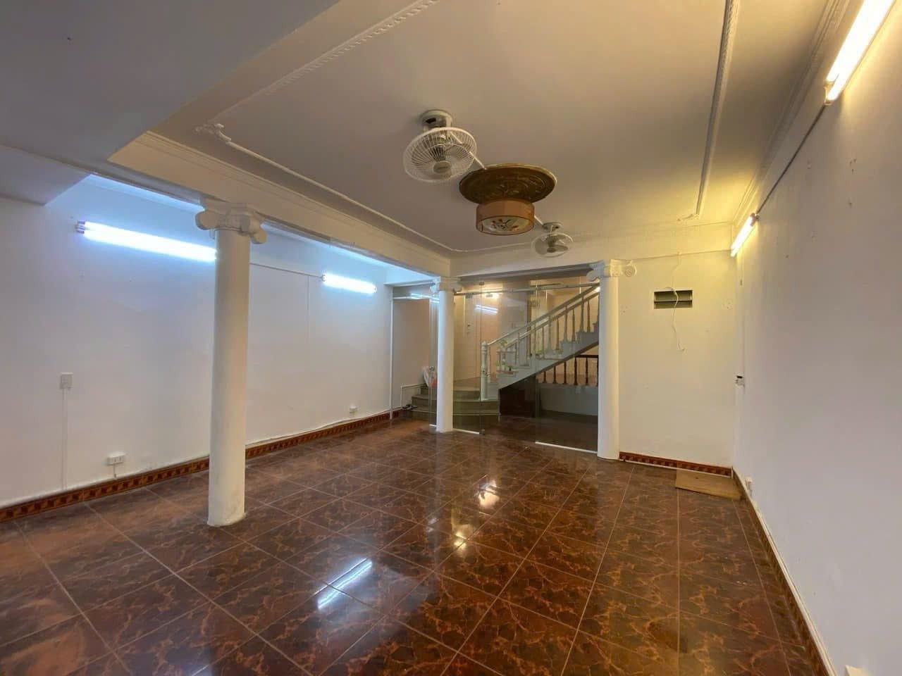 Cho Thuê Nhà Mặt Phố Nguyễn Khắc Hiếu - Ba Đình 80M² 4 Tầng 6 Ngủ - Nội Thất CB - Giá Thuê 35tr