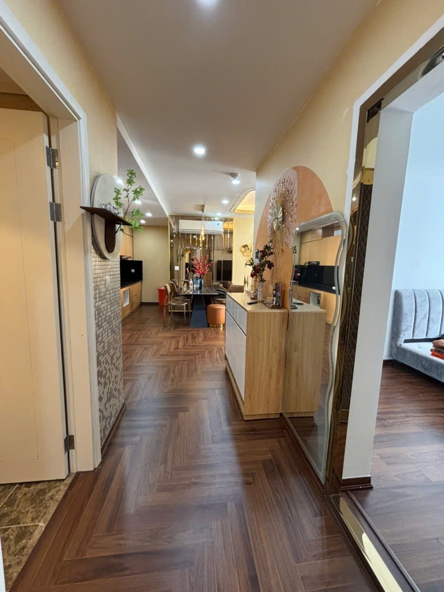 CHUNG CƯ D’CAPITALE TRẦN DUY HƯNG – CĂN GÓC 2PN 2WC – FULL NỘI THẤT CAO CẤP – VIEW ĐẸP