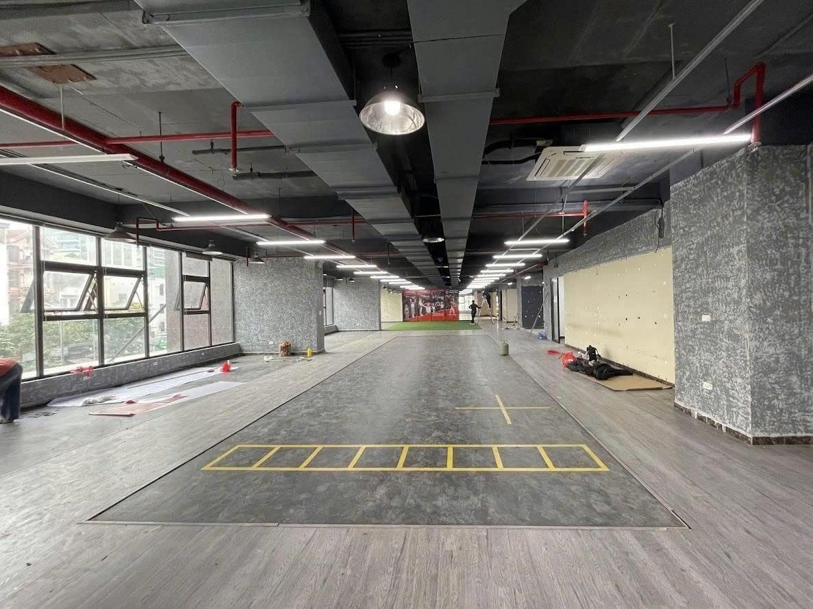 Cho thuê sàn chân đế mặt phố Vũ Phạm Hàm diện tích 330m mặt tiền rộng vị trí rất đẹp