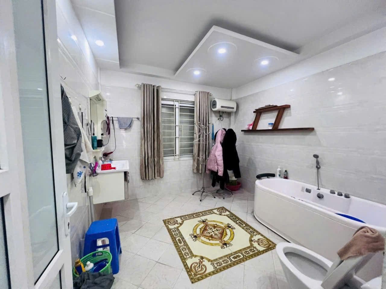 Bán nhà cầu giấy DT: 55m, 6 tầng, 5m mặt tiền, 17 tỷ
